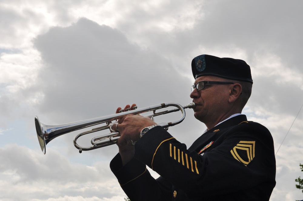 Army Reserve bugler renders honors