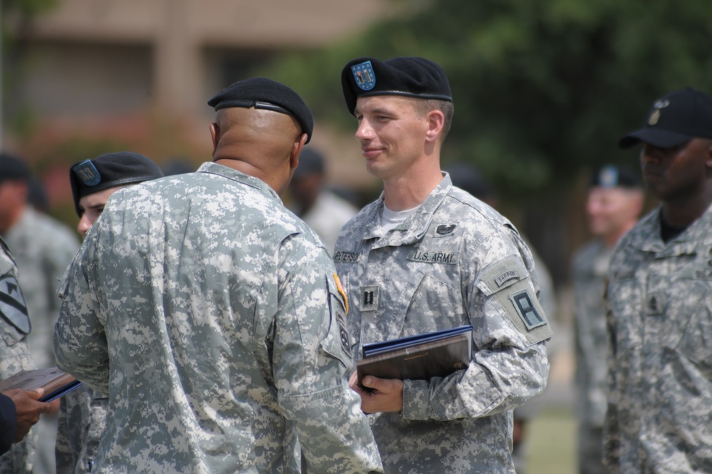 Division West captain earns distinguished honor grad status in first Fort Hood Air Assault course