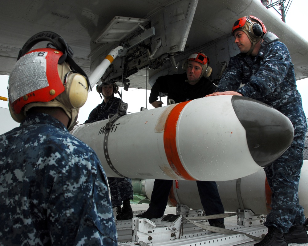 VP-8 conducts mine exercise