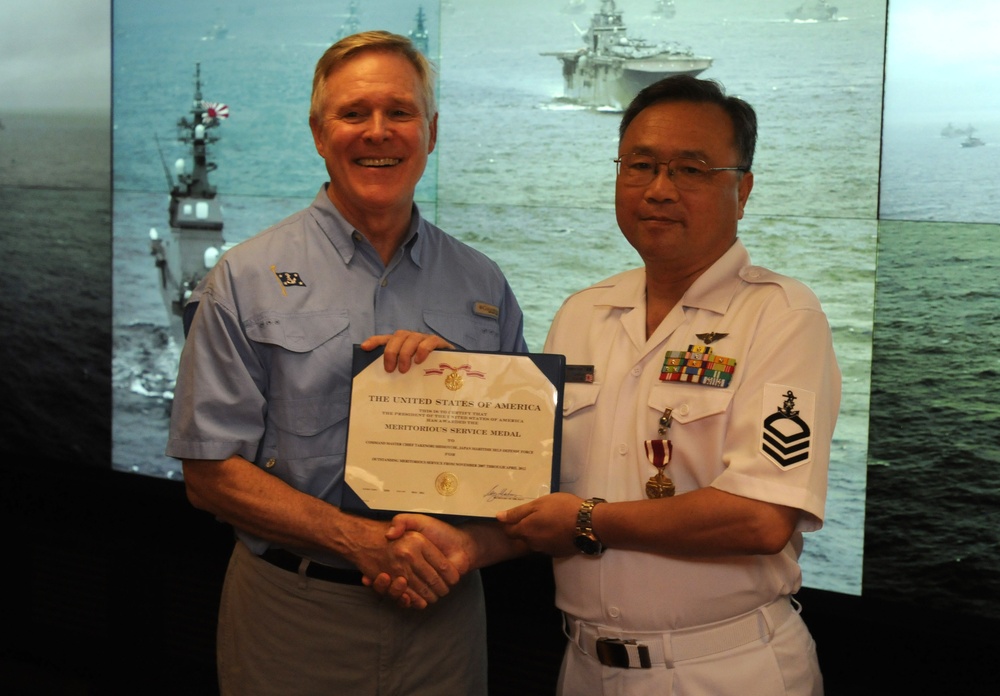 Secretary of the Navy presents awards to JMSDF leaders