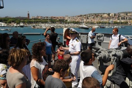 Mount Whitney hosts ship tours in Homeport of Gaeta