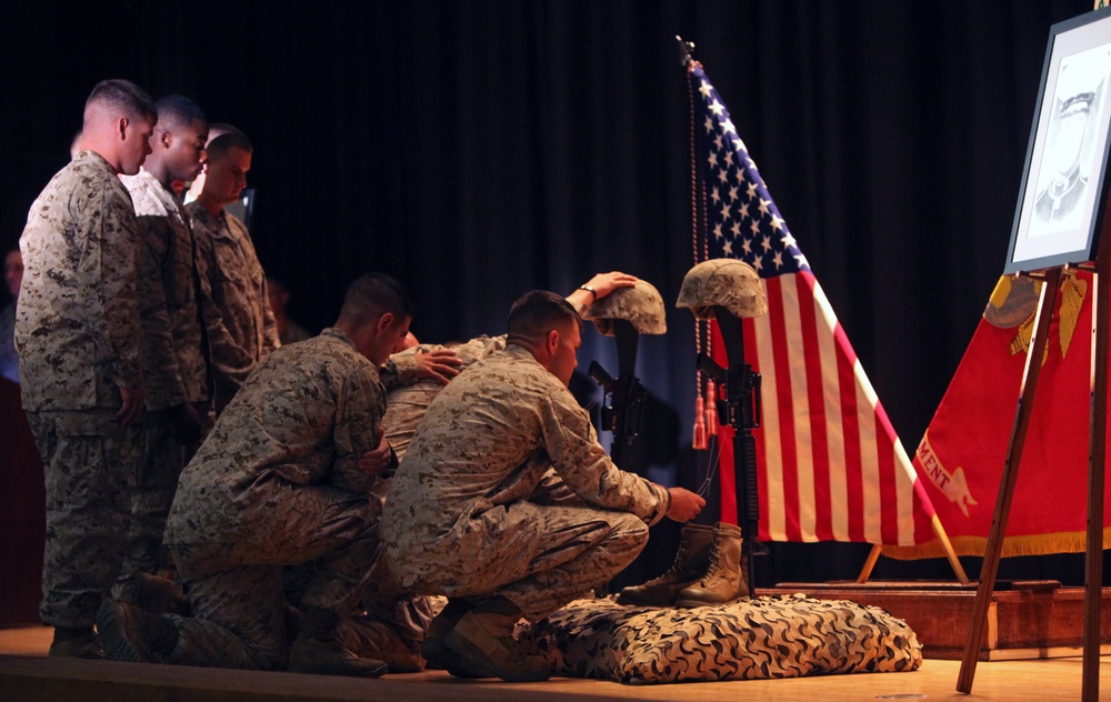 2/9 honors fallen heroes at memorial service