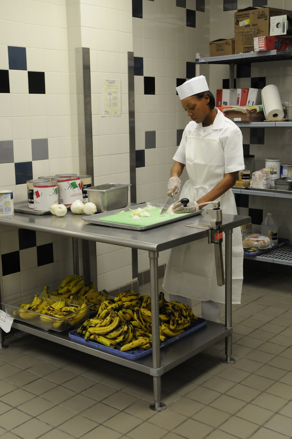 Food service specialists provide quality meals for Fort Bliss personnel