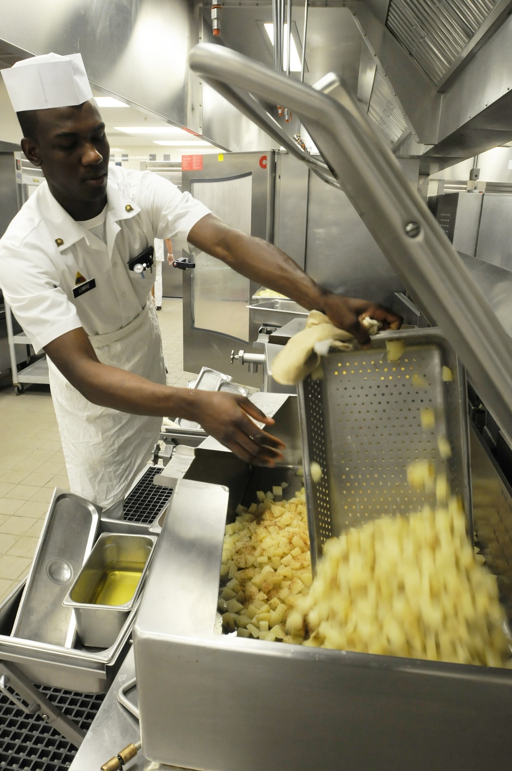 Food service specialists provide quality meals for Fort Bliss personnel