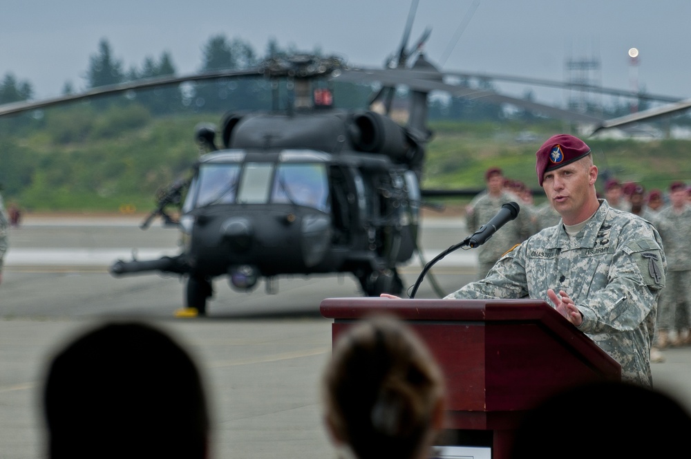 4-160th SOAR changes leaders during bittersweet ceremony