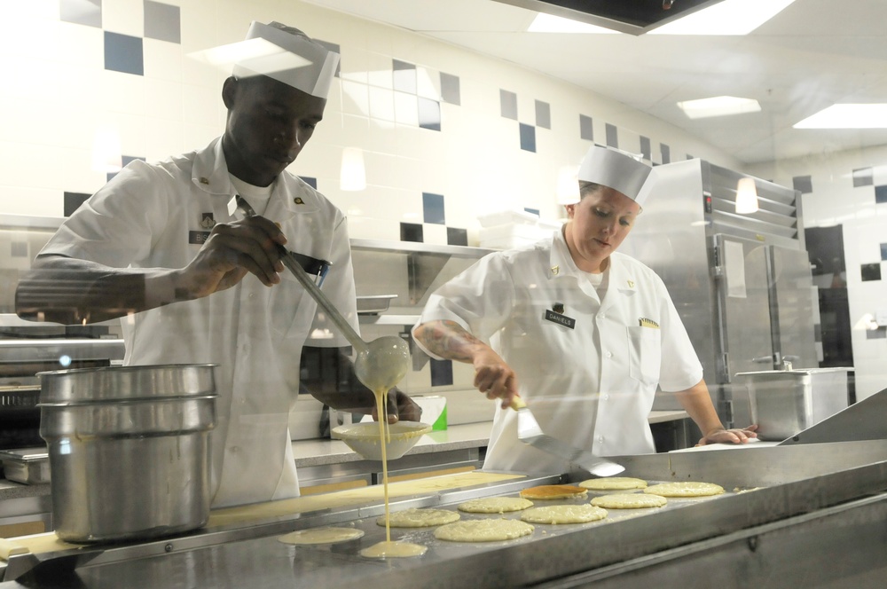 Food service specialists provide quality meals for Fort Bliss personnel