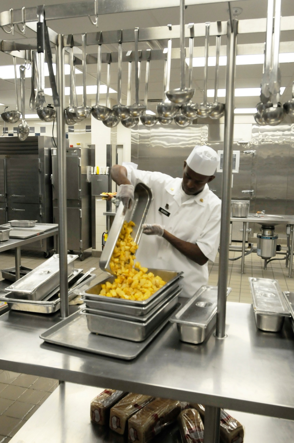 Food service specialists provide quality meals for Fort Bliss personnel