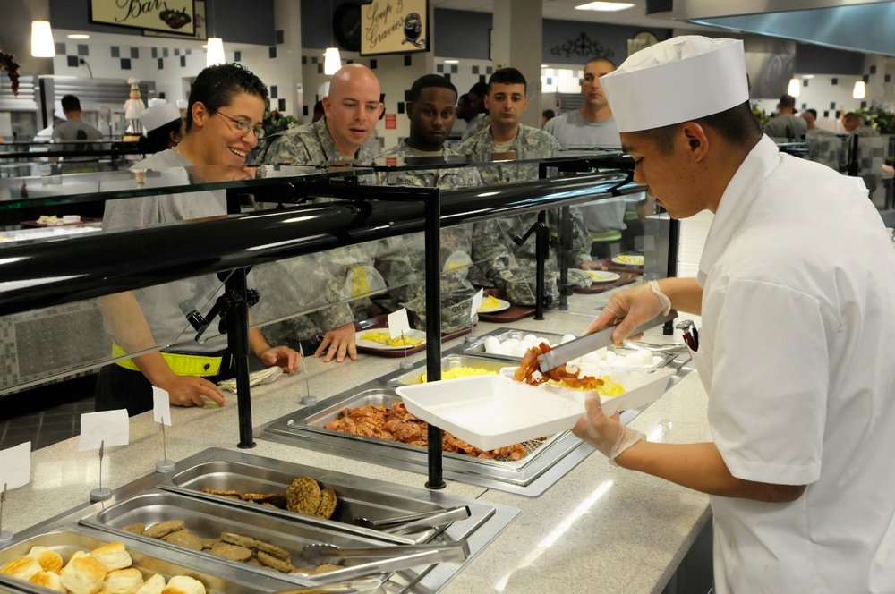 Food service specialists provide quality meals for Fort Bliss personnel