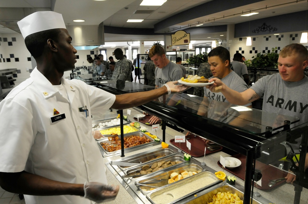 Food service specialists provide quality meals for Fort Bliss personnel