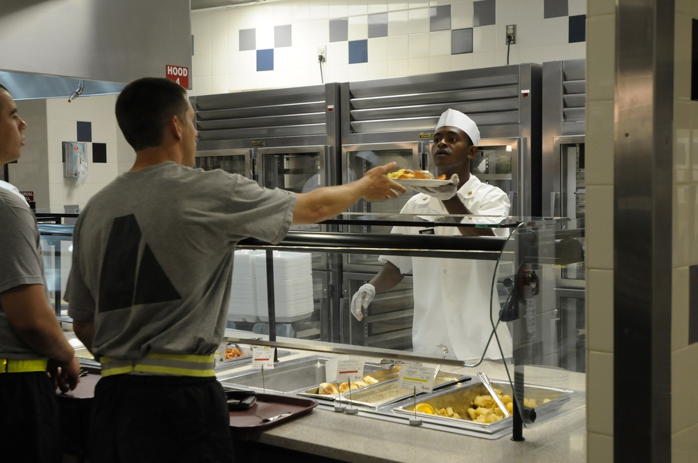 Food service specialists provide quality meals for Fort Bliss personnel