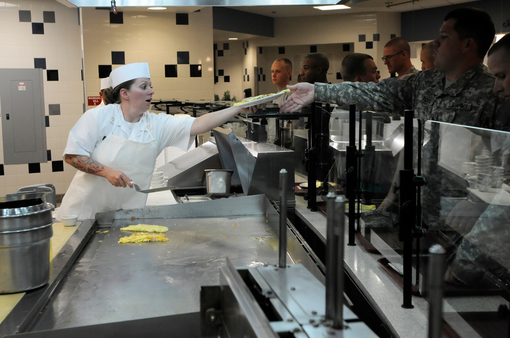 Food service specialists provide quality meals for Fort Bliss personnel