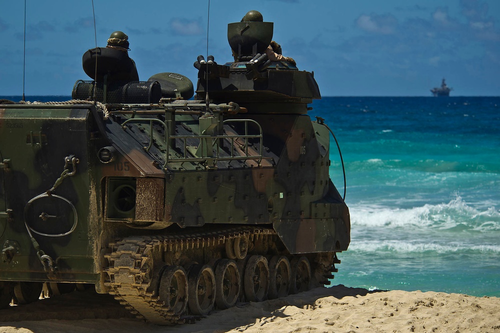 US Marine Corps AAVs depart for RIMPAC 2012