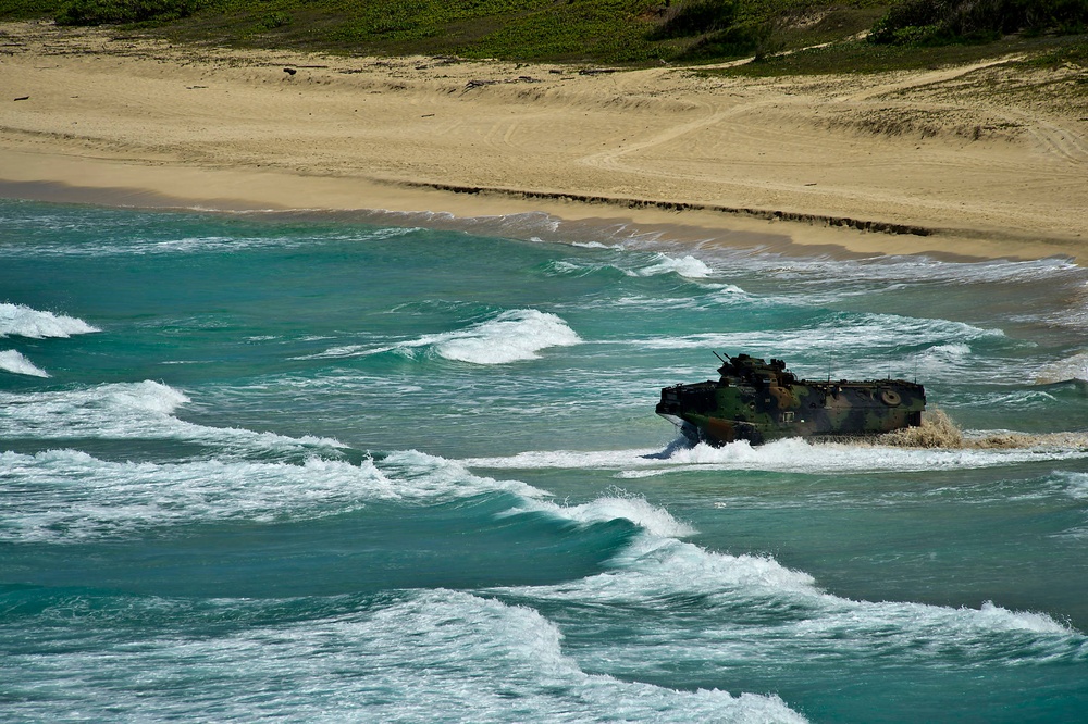 US Marine Corps AAVs depart for RIMPAC 2012