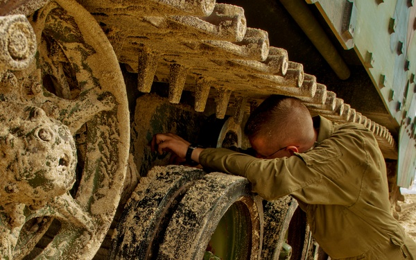 U.S. Marine Corps AAVs depart for RIMPAC 2012