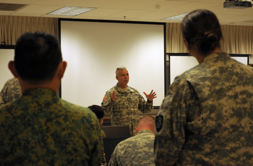 Col. Prendergast briefs soldiers prior to Tiger Balm 2012