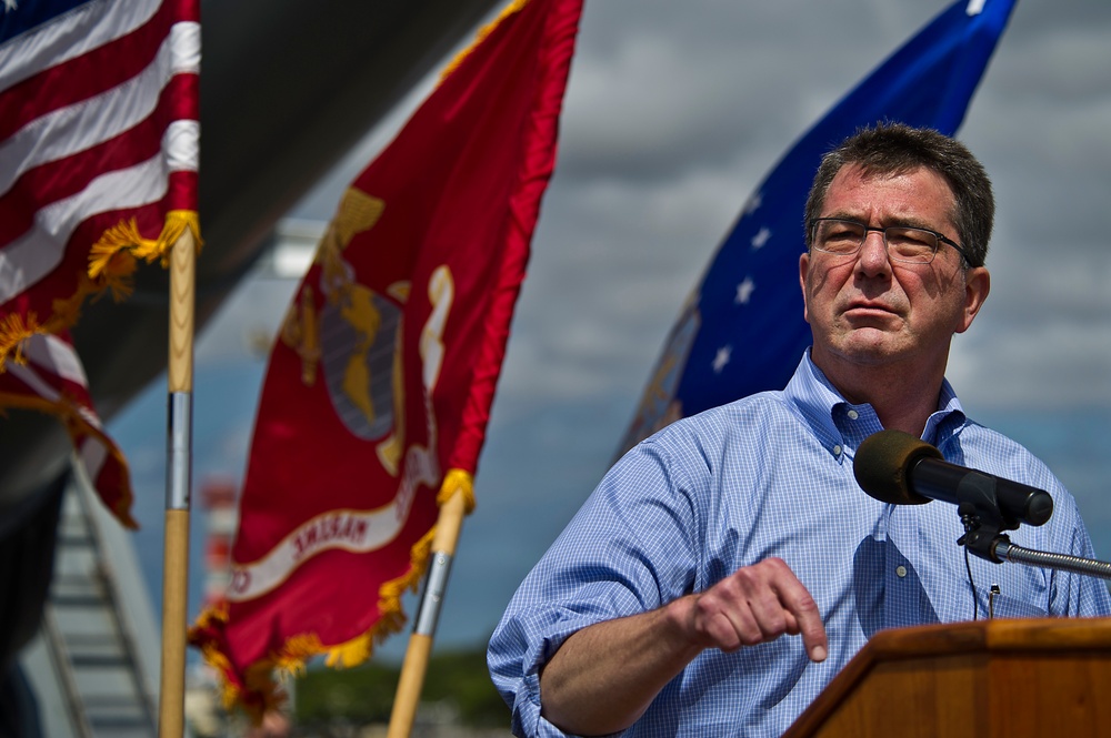 Deputy Defense Secretary Carter meets with PACOM service members on the USS Missouri Memorial