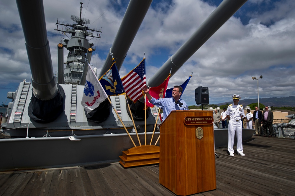 Deputy Defense Secretary Carter meets with PACOM service members on the USS Missouri Memorial