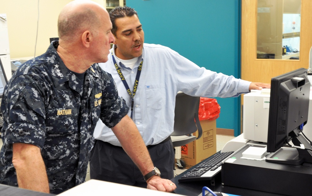 Navy surgeon general views latest biomedical research at Navy’s Alamo City laboratory