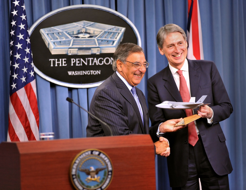 British Defense Secretary visits Pentagon