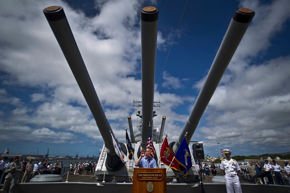 Deputy Defense Secretary Carter meets with PACOM service members on the USS Missouri Memorial