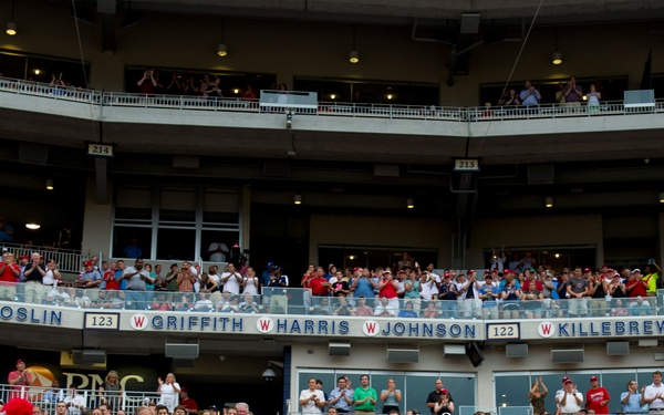 Panetta visits wounded service members