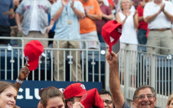 Panetta visits wounded service members