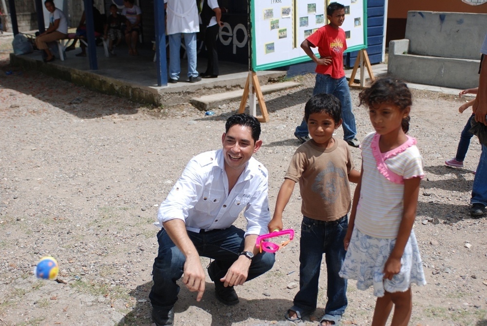 US Army Reserve Civil Affairs soldiers supports a MEDCAP in Honduras