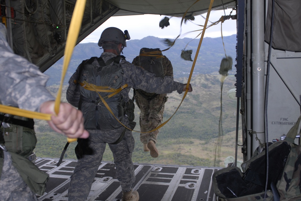 Fuerzas Comando 2012 Airborne Operation