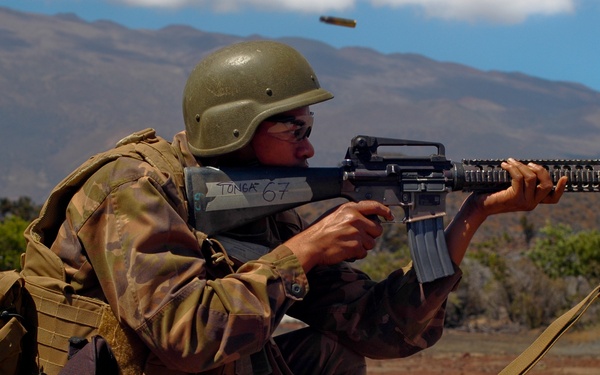 Aussie, Kiwi soldiers and US, Tongan Marines conduct live-fire training during RIMPAC 2012