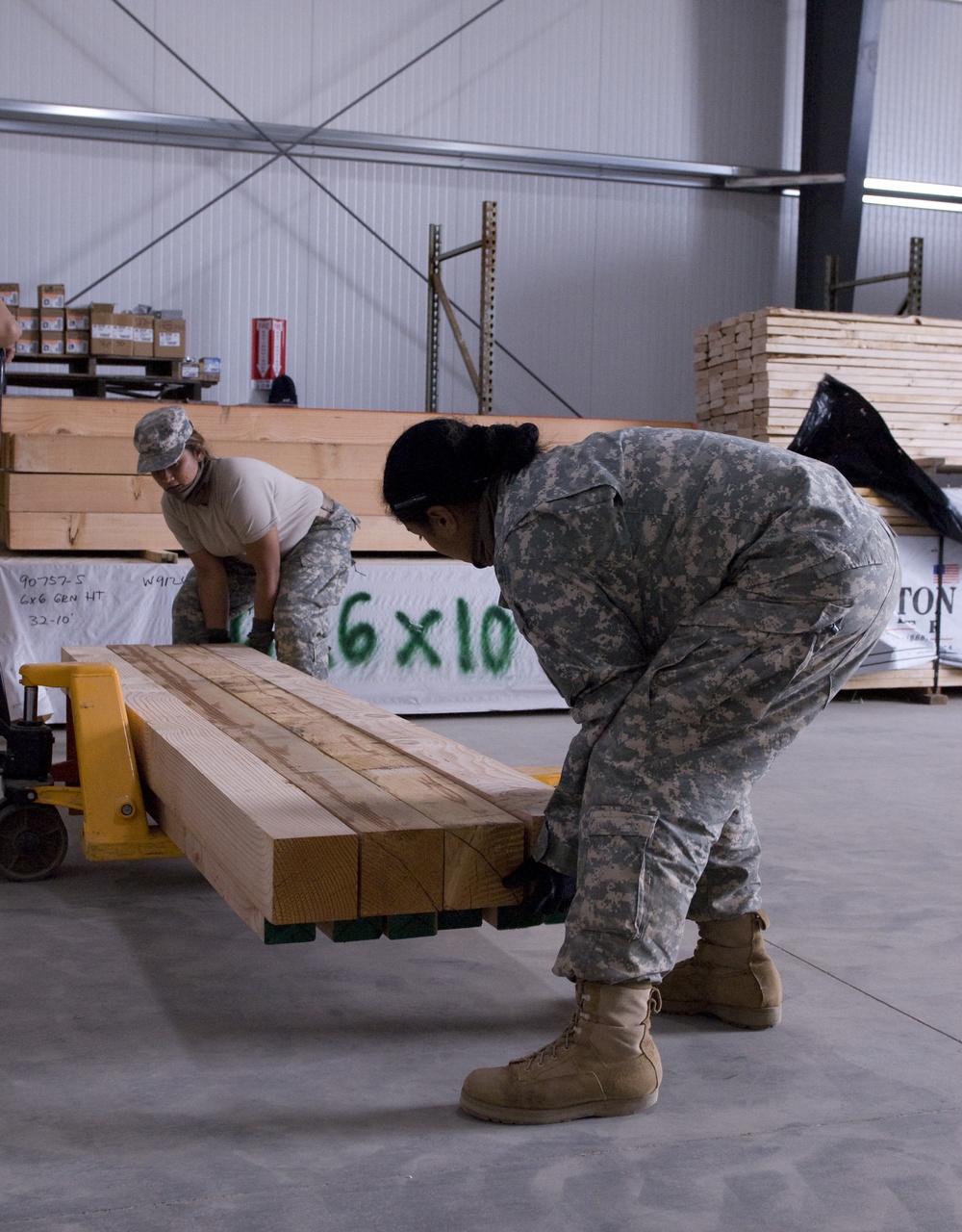 Soldiers supply materials at CSTX 91