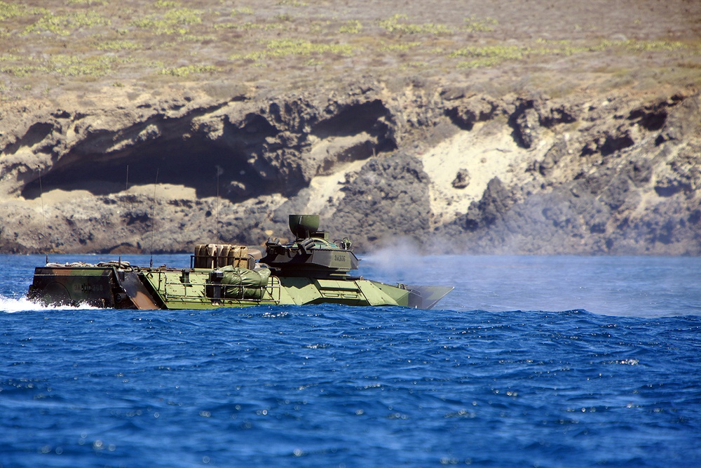 Marines conduct water gunnery training