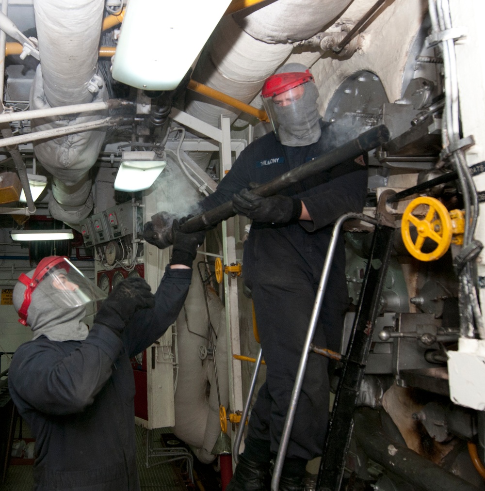 USS Peleliu conduct burner exchanges