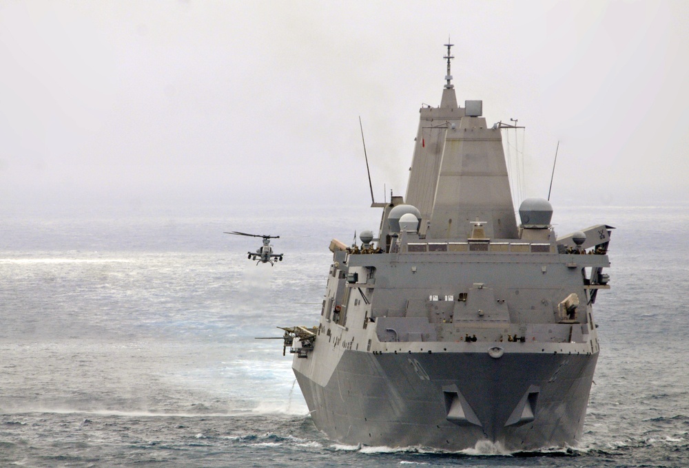 Helo lands on USS Green Bay