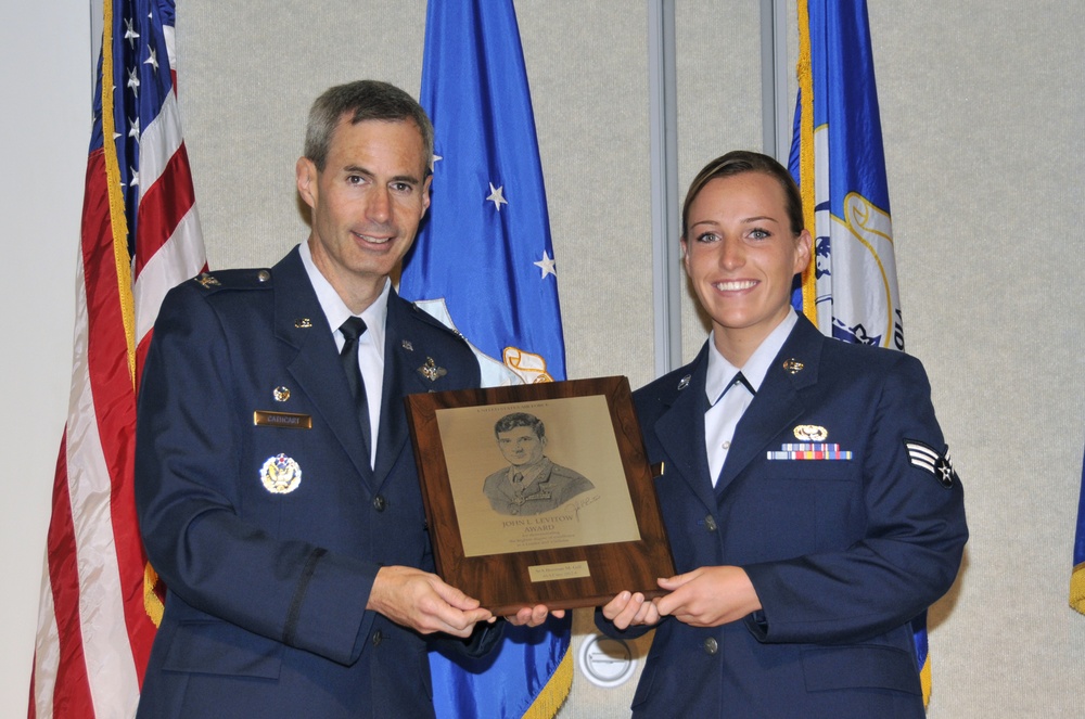 ALS Class 12-6 EPME student receives the John L. Levitow honor award