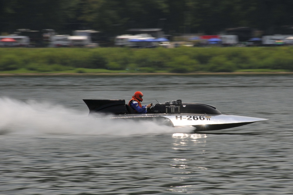 Vintage hydroplanes race along the Ohio River at 62nd Annual Madison Regatta