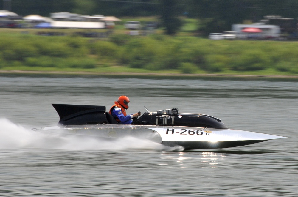 Vintage hydroplanes race along the Ohio River at 62nd Annual Madison Regatta