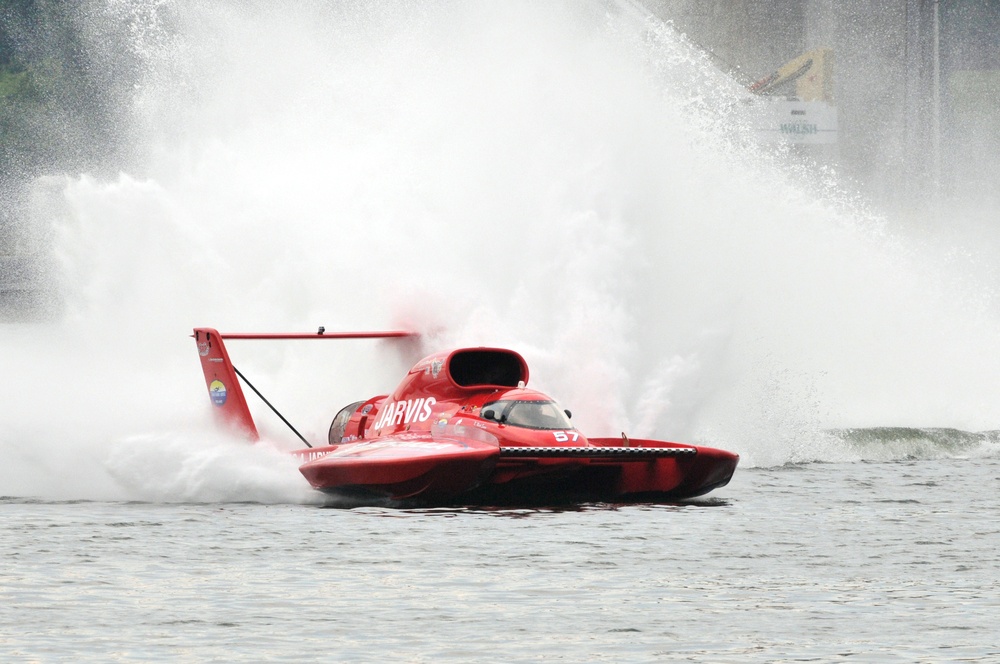 U-57 Formularboats.com runs heat at 62nd Annual Madison Regatta