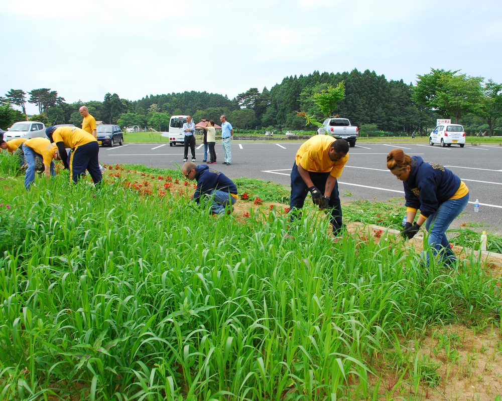 VP-8 beautifies Misawa Park