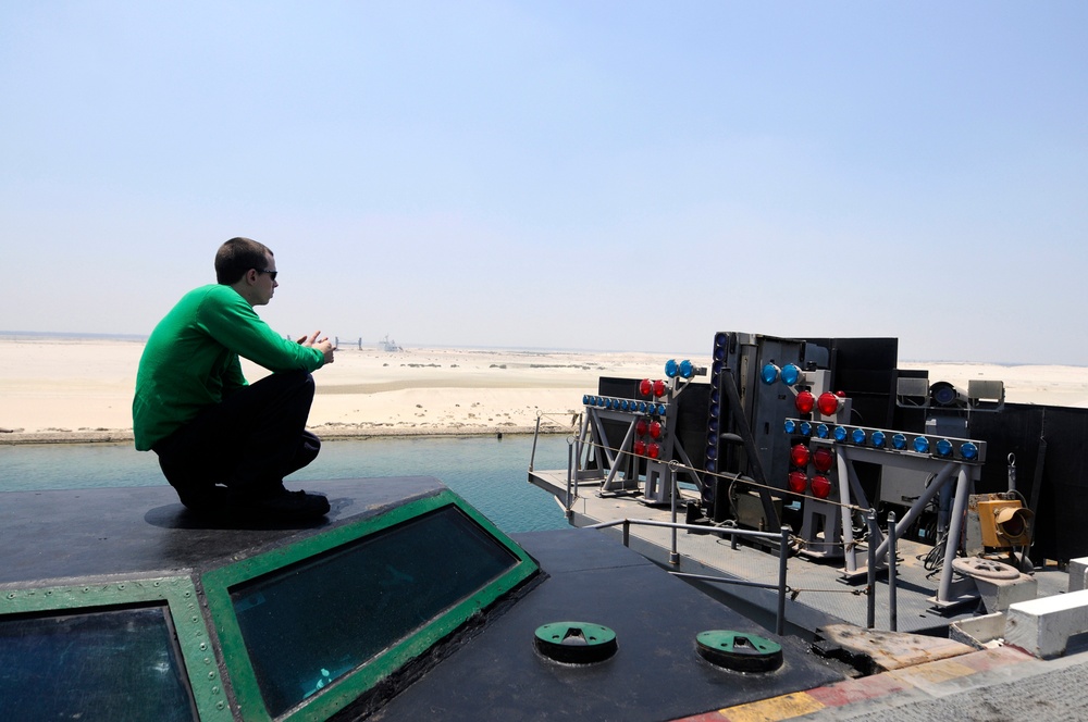 USS Abraham Lincoln at the Suez Canal