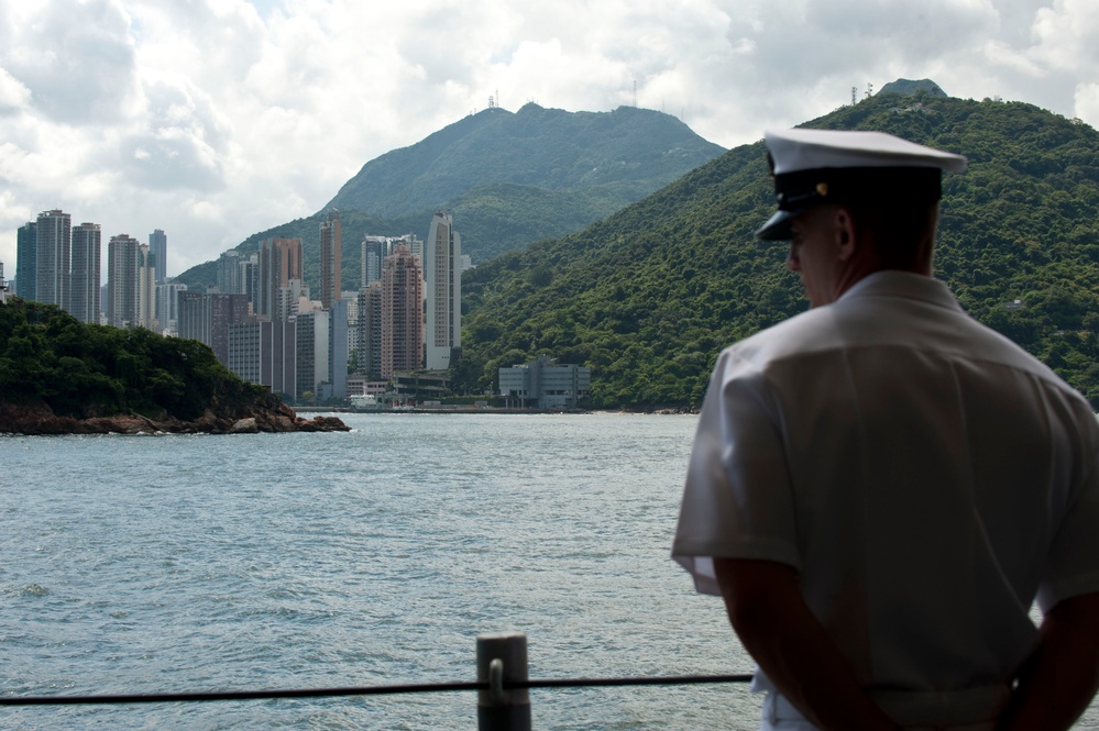 USS Cowpens in Hong Kong