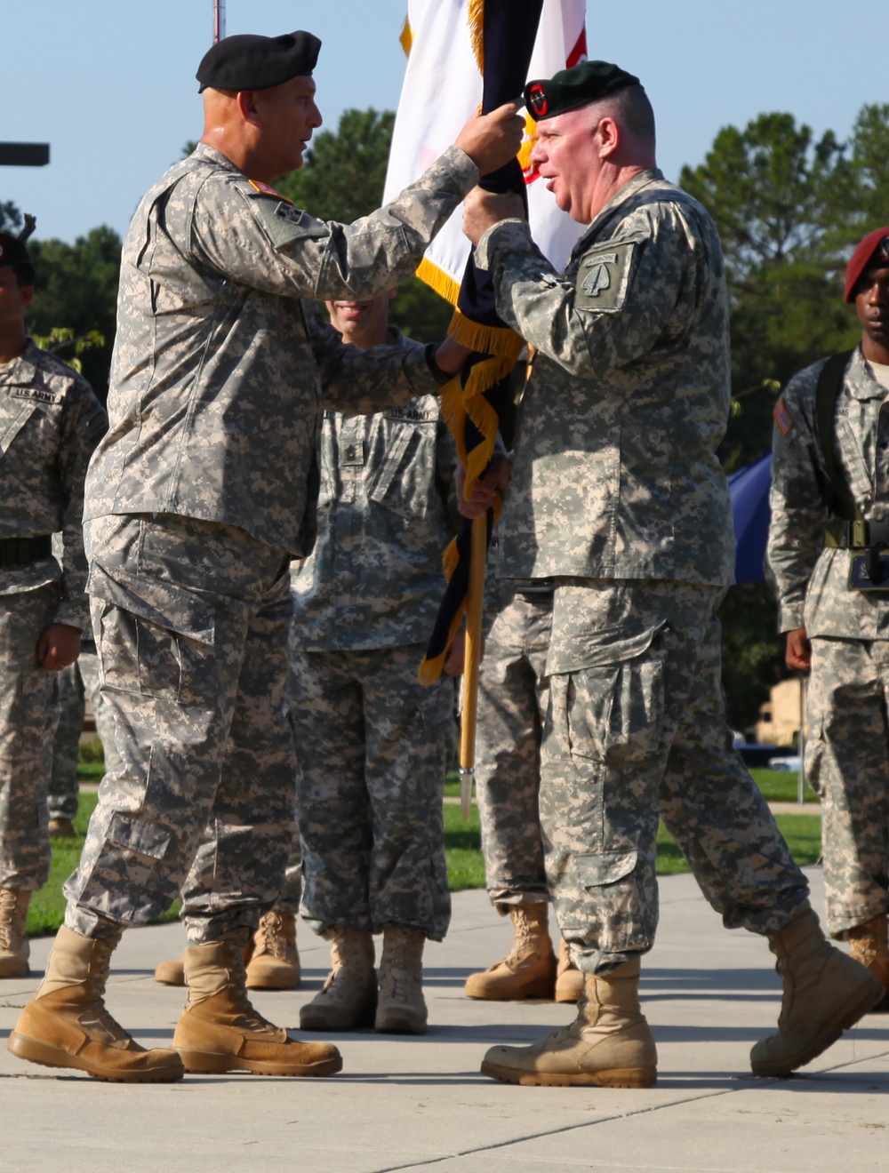 USASOC receives new commanding general
