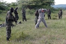 US and Ugandan soldiers exchange best practices, mentor soldiers