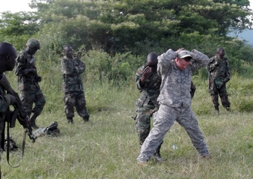 US and Ugandan soldiers exchange best practices, mentor soldiers.