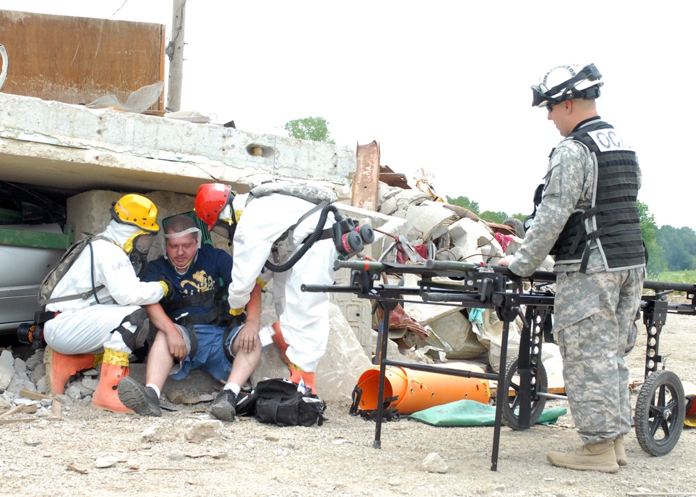 Engineer Company showcases search and evacuation skills during Vibrant Response 13