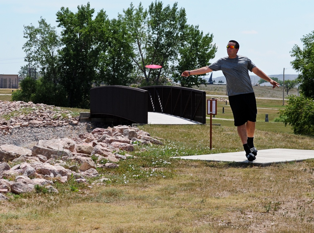 Base disc golf