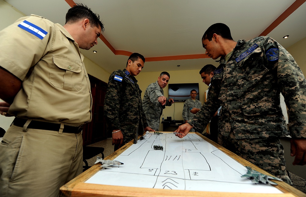Air Advisers, Honduran air force develop ATC curriculum