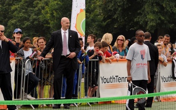 American, British children get active in London on eve of Olympic competition