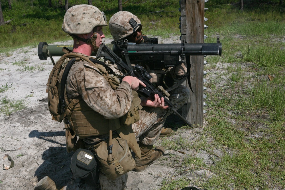 Shoulder-launched multipurpose assault weapon makes big boom in training