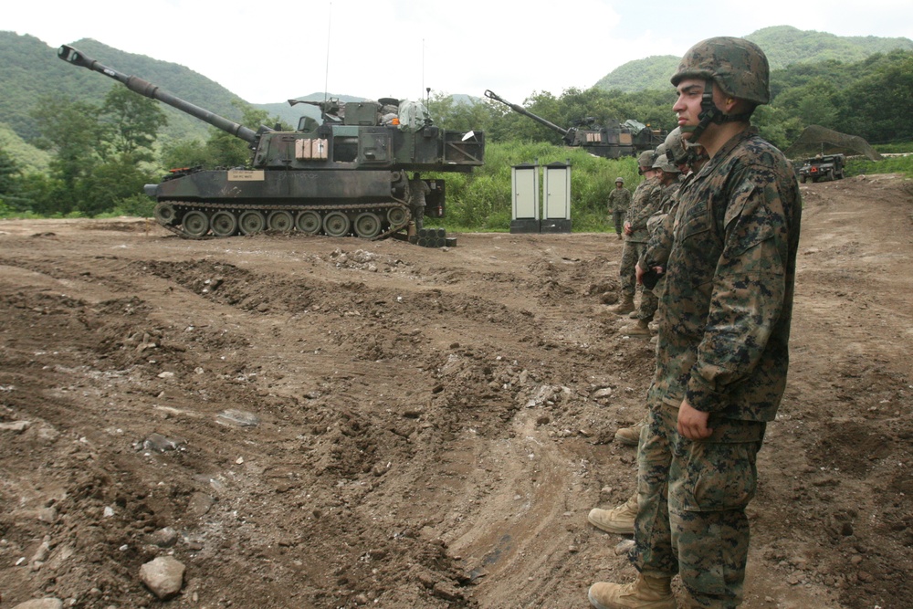 Marines learn how Army artillery operates