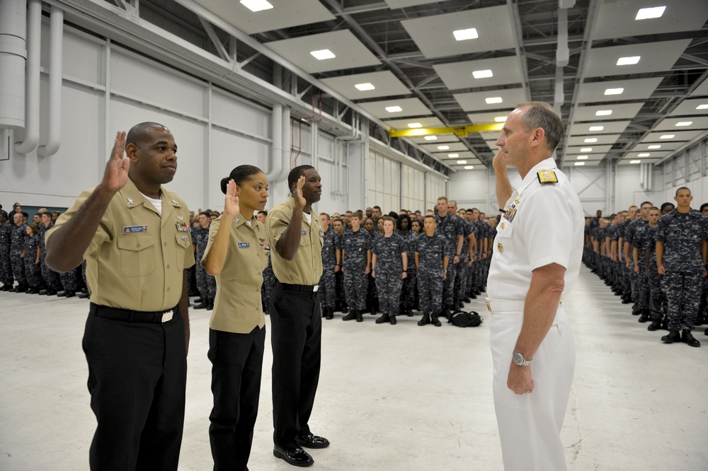 Chief of Naval Operations speaks at Naval Education and Training Command